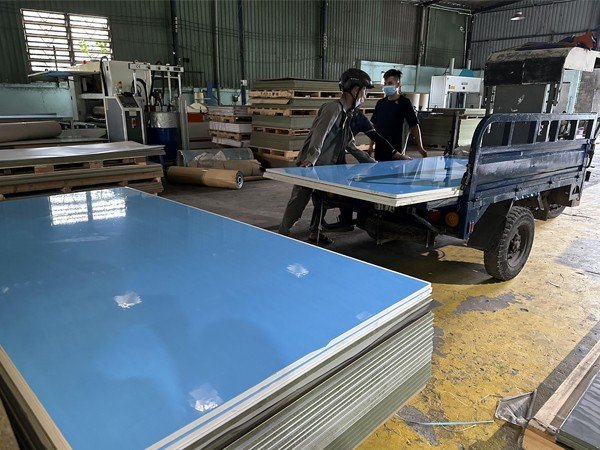 dịch vụ gia c&ocirc;ng d&aacute;n cạnh melamin - laminate 3